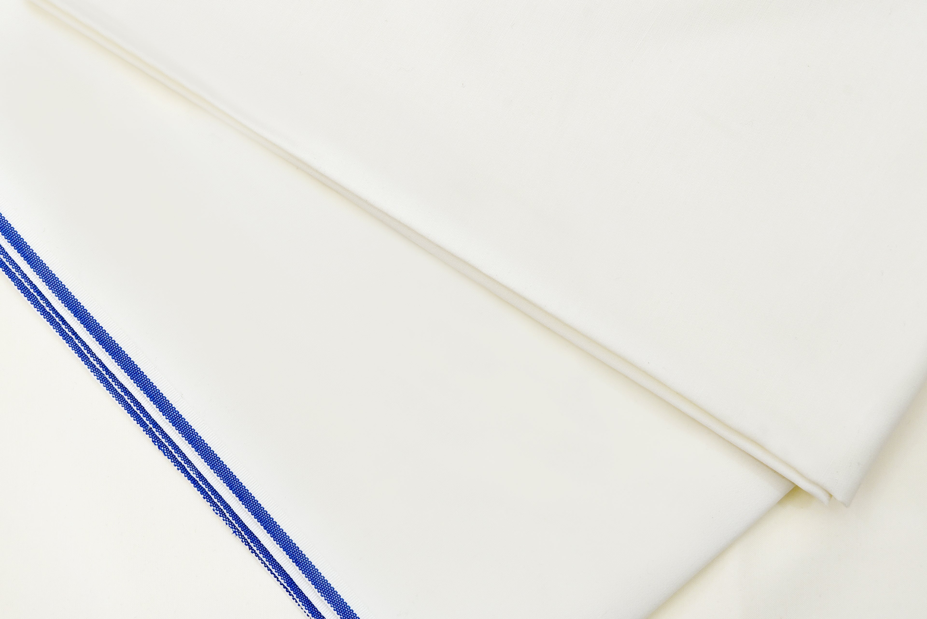 At Premium Boski Off White