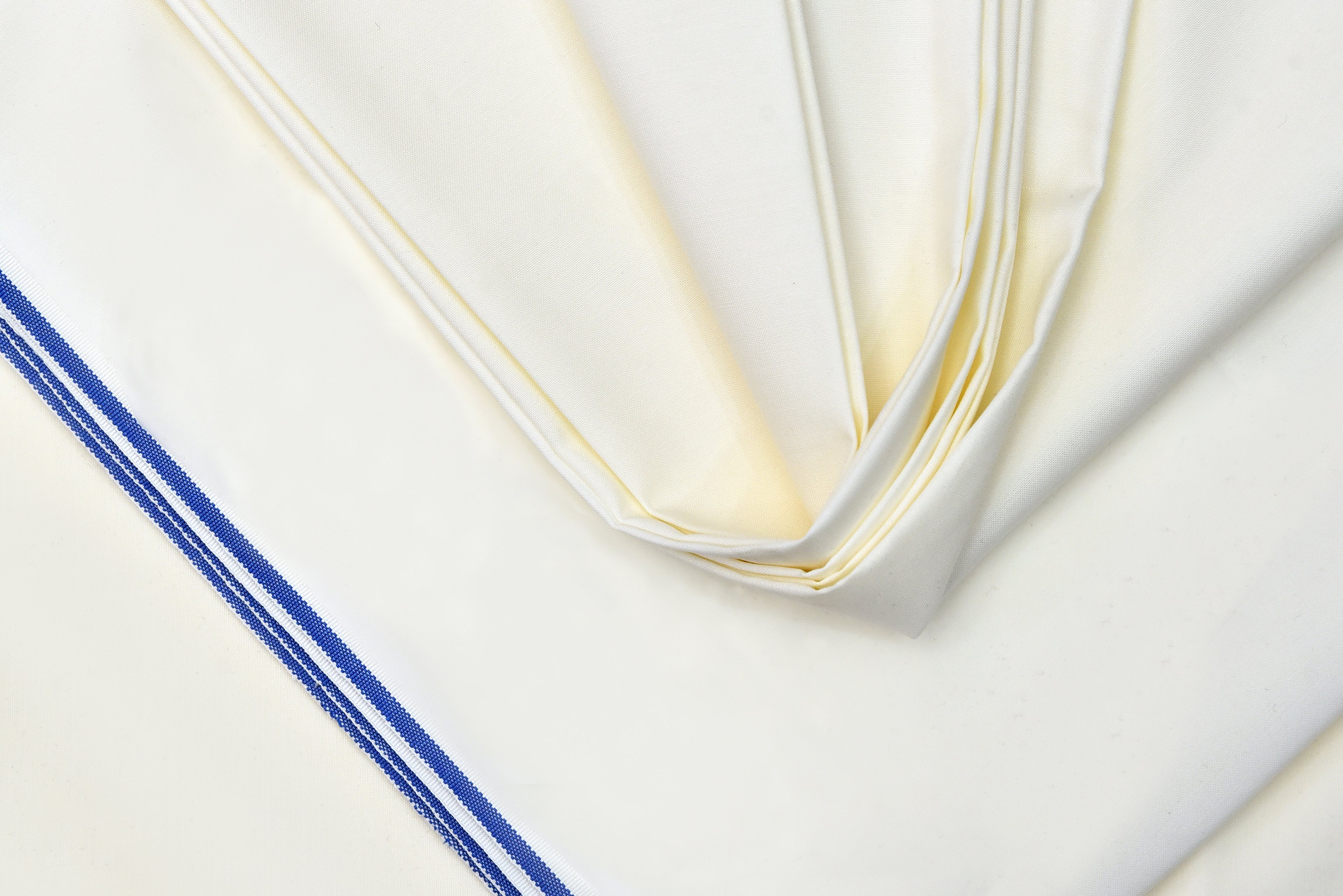 At Premium Boski Off White